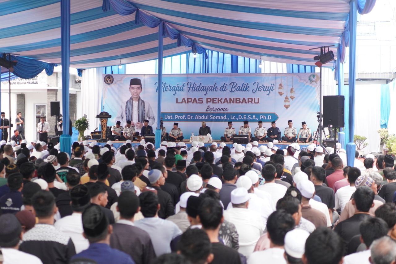 Pintu Hidayah Terbuka untuk Siapa Saja: UAS Gelorakan Semangat 1.900 Warga Binaan Lapas Pekanbaru Lewat Tabligh Akbar